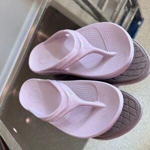 OOFOS OOahh Thong Sandals - lavender